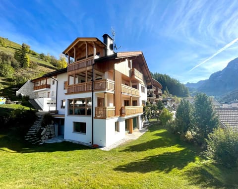 Property building, Day, Natural landscape, Mountain view