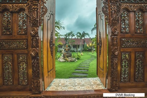 Facade/entrance, Garden