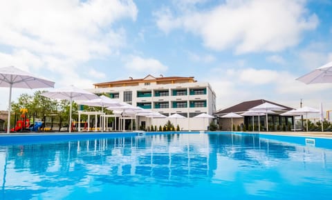Restaurant/places to eat, Facade/entrance, On site, Swimming pool, Swimming pool