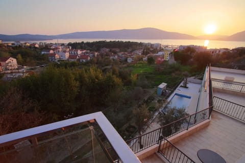 View (from property/room), Pool view, Sea view