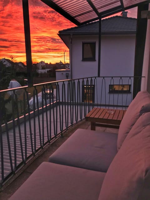 Property building, Balcony/Terrace, City view, Garden view, Sunset