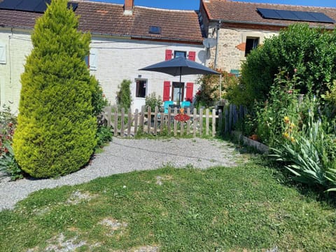 Aux Roses House in Auvergne-Rhône-Alpes