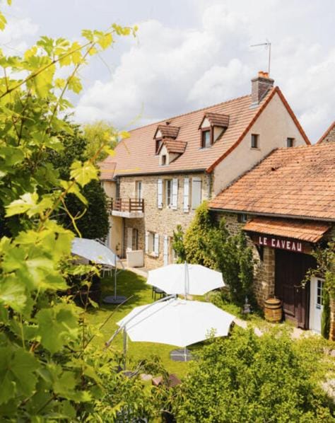 Property building, Garden, Balcony/Terrace