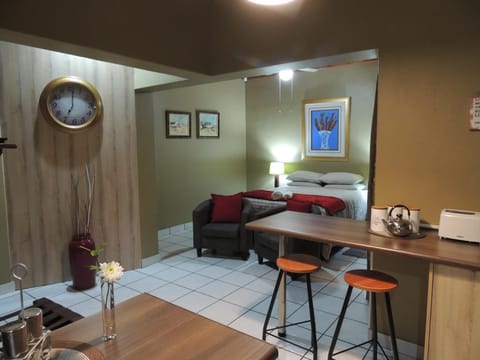 Seating area, Dining area