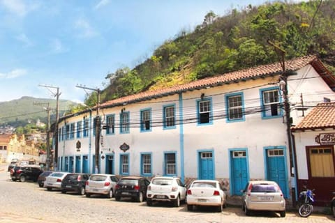 Property building, Day, Natural landscape, Mountain view, Street view, Location