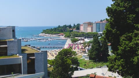 City view, Sea view