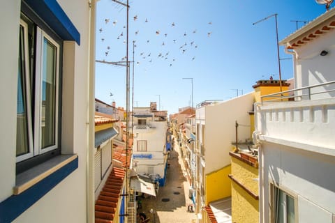 Neighbourhood, Coffee/tea facilities, View (from property/room), Balcony/Terrace, City view, Landmark view, Street view, Quiet street view