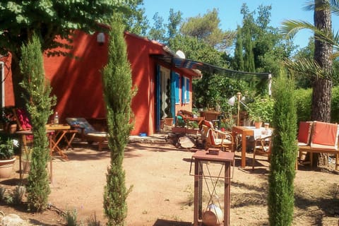 Property building, Garden, Balcony/Terrace