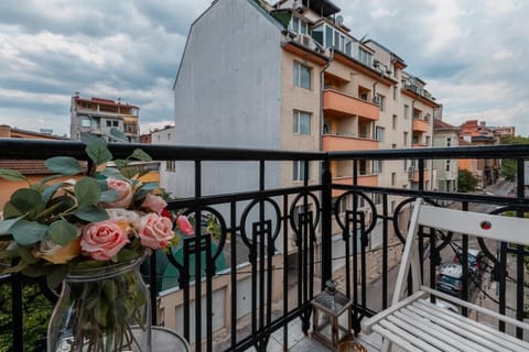View (from property/room), Balcony/Terrace, City view