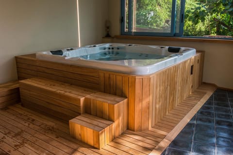 Hot Tub, Hot Tub, Spa and wellness centre/facilities