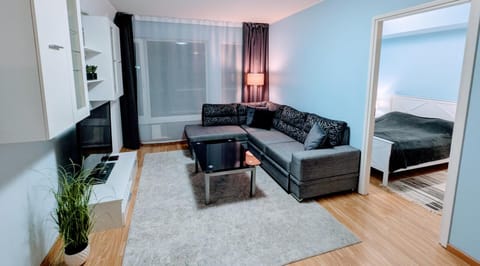 Communal lounge/ TV room, Bed, TV and multimedia, Living room, Photo of the whole room, Seating area, Evening entertainment, Bedroom
