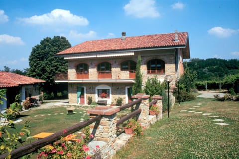 Restaurant/places to eat, Facade/entrance, View (from property/room)