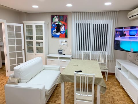 Communal lounge/ TV room, Lounge or bar, Dining area