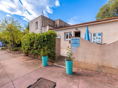 Facade/entrance, Lobby or reception