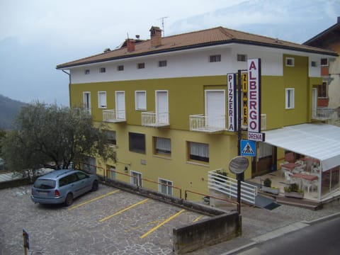 Facade/entrance