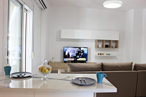 Living room, Seating area, Dining area, Breakfast