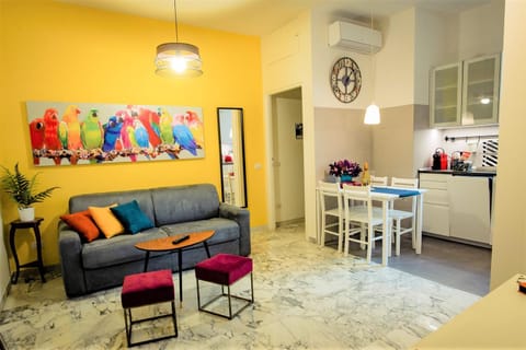 Kitchen or kitchenette, Living room, Photo of the whole room, Dining area