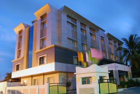 Property building, Facade/entrance, Bird's eye view