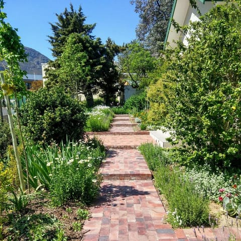 Facade/entrance, Garden