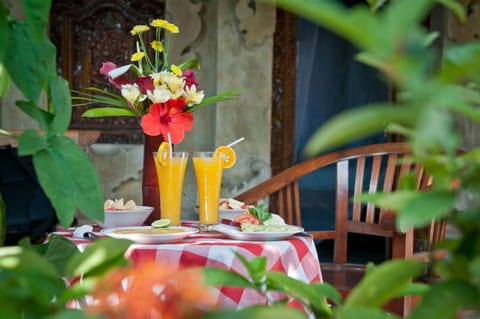 Food and drinks, Dining area, Food, Breakfast, Drinks