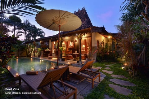 Property building, Patio, Night, Garden, Photo of the whole room, Garden view, Pool view, Swimming pool