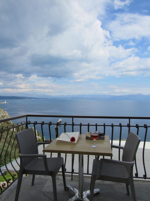 Day, Natural landscape, View (from property/room), View (from property/room), Balcony/Terrace, Landmark view, Landmark view, Sea view, Sea view
