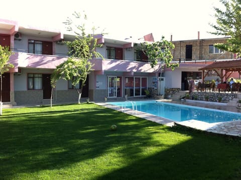 Garden, Swimming pool, Swimming pool