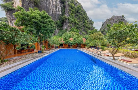 Nearby landmark, Spring, Day, Natural landscape, Garden, Garden view, Mountain view, Pool view, Swimming pool