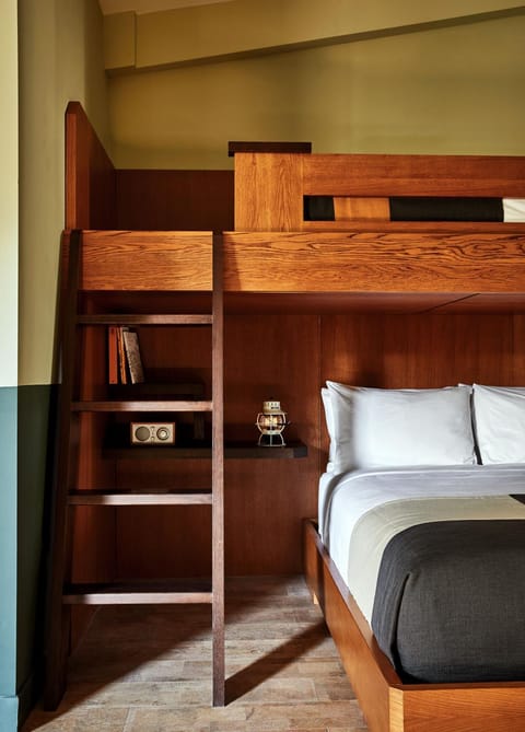 Bedroom, bunk bed