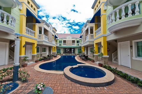 Swimming pool, Swimming pool