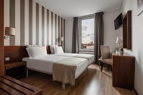 TV and multimedia, Photo of the whole room, Bedroom