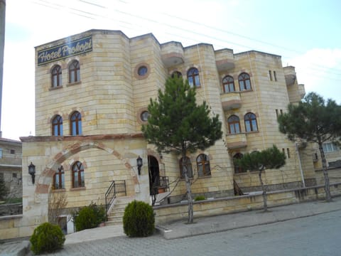 Facade/entrance