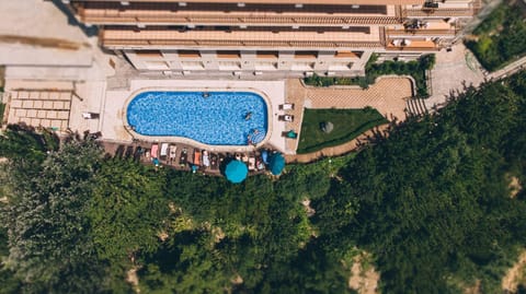 Bird's eye view, Pool view