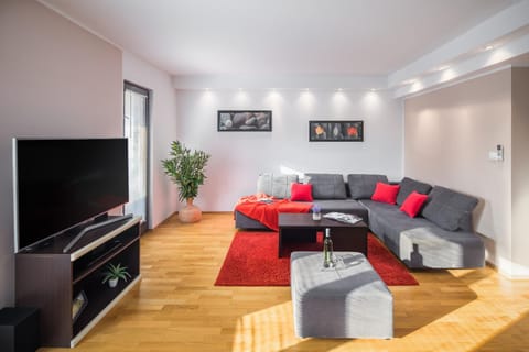 TV and multimedia, Living room, Seating area