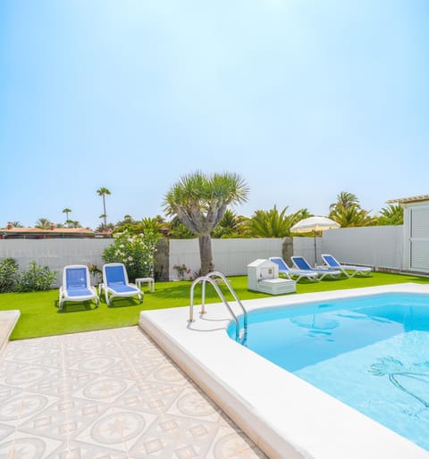 Garden, Garden view, Pool view, Swimming pool, sunbed