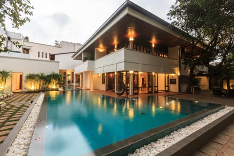Swimming pool, Swimming pool