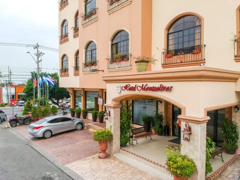 Facade/entrance