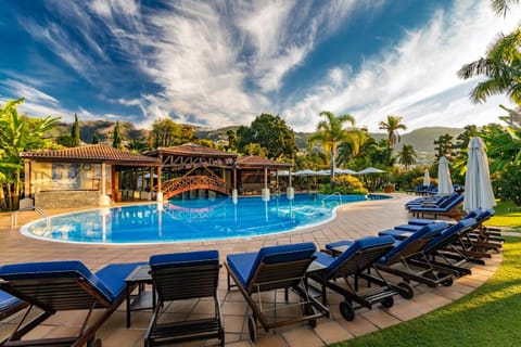 Pool view, Swimming pool, sunbed