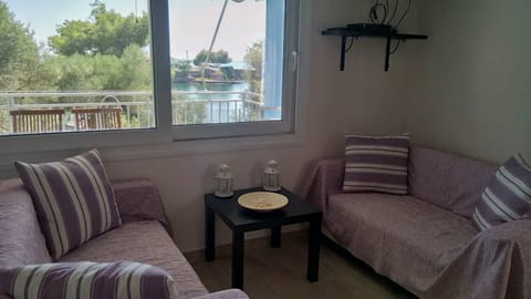 Home by the sea House in Islands