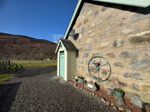 Rosemount Bothy - Highland Cottage House in Scotland