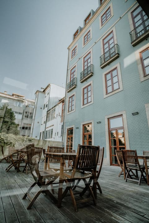 Property building, Patio, Balcony/Terrace