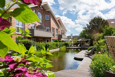 Property building, Swimming pool, Swimming pool