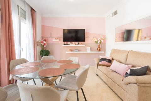 TV and multimedia, Living room, Seating area, Dining area