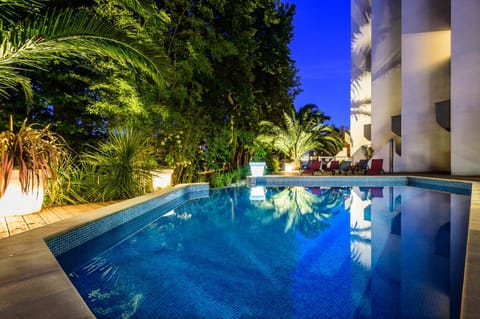 Swimming pool, Swimming pool
