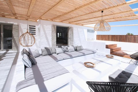 Patio, BBQ facilities, Hot Tub, Balcony/Terrace, Seating area