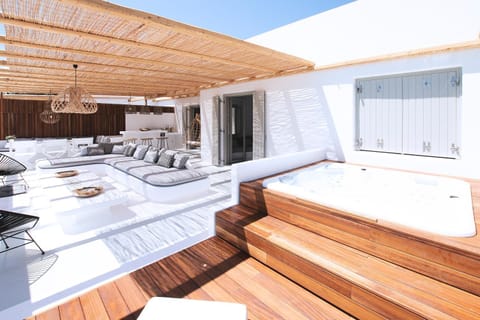 Patio, BBQ facilities, Hot Tub, Balcony/Terrace