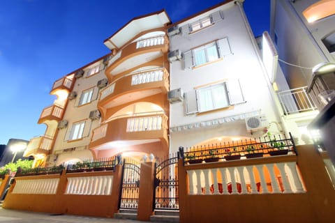 Property building, Facade/entrance, Property logo or sign