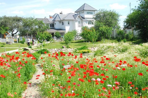 Facade/entrance, Garden
