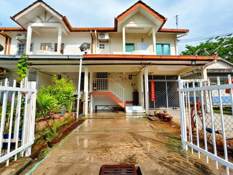 Property building, Neighbourhood, Garden, Balcony/Terrace, Garden view, Street view