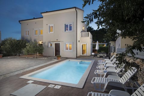 Property building, Swimming pool